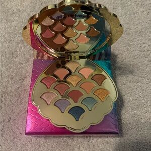 Tarte “Be a mermaid and make Waves” eyeshadow Palette.